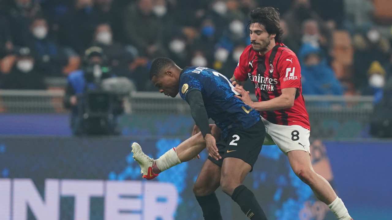 Tonali del Milan e Dumfries dell'Inter in campo