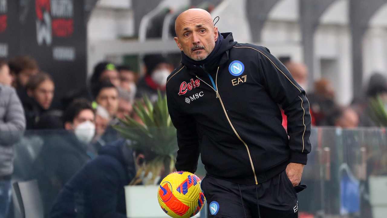 Spalletti guarda preoccupato e restituisce palla Napoli