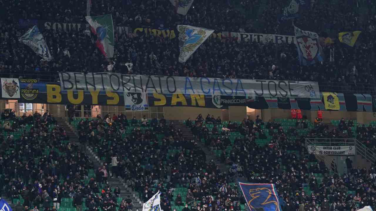 Striscione a San Siro