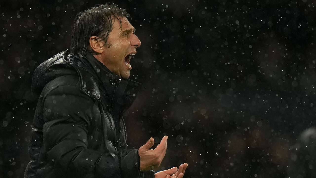 Antonio Conte dà indicazioni