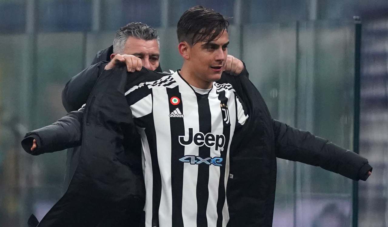 Dybala esce dal campo