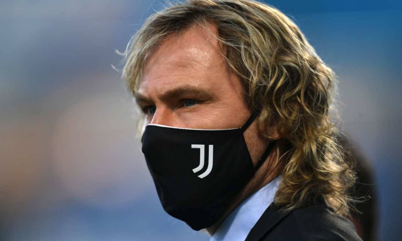 Nedved con la mascherina