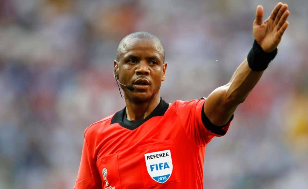 L'arbitro Janny Sikazwe