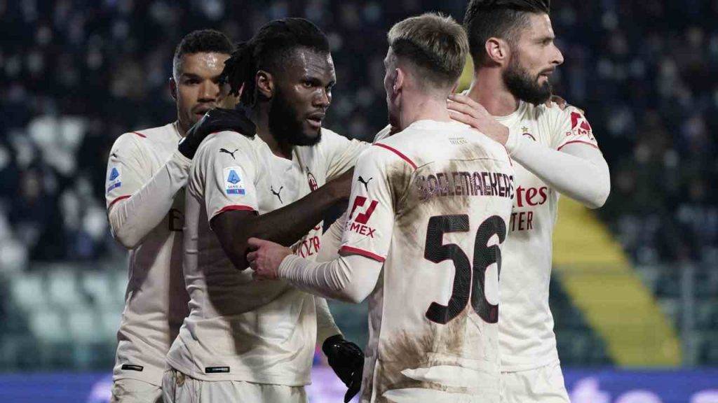 Kessie con i compagni del Milan