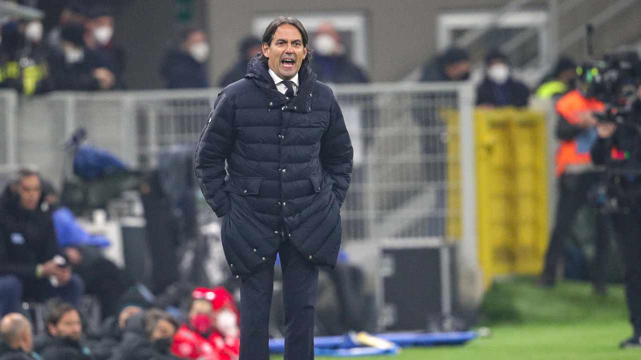 Inzaghi urla a bordocampo con le mani in tasca Inter