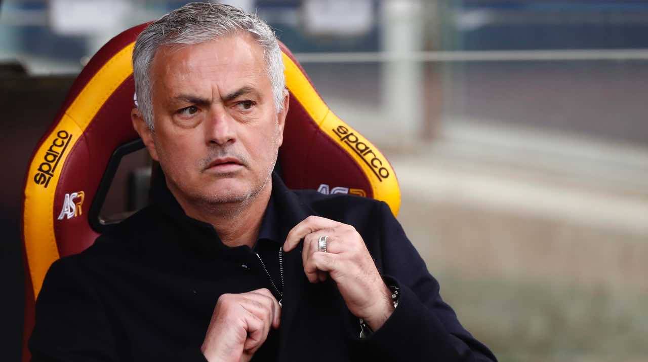 Il tecnico della Roma Mourinho preoccupato