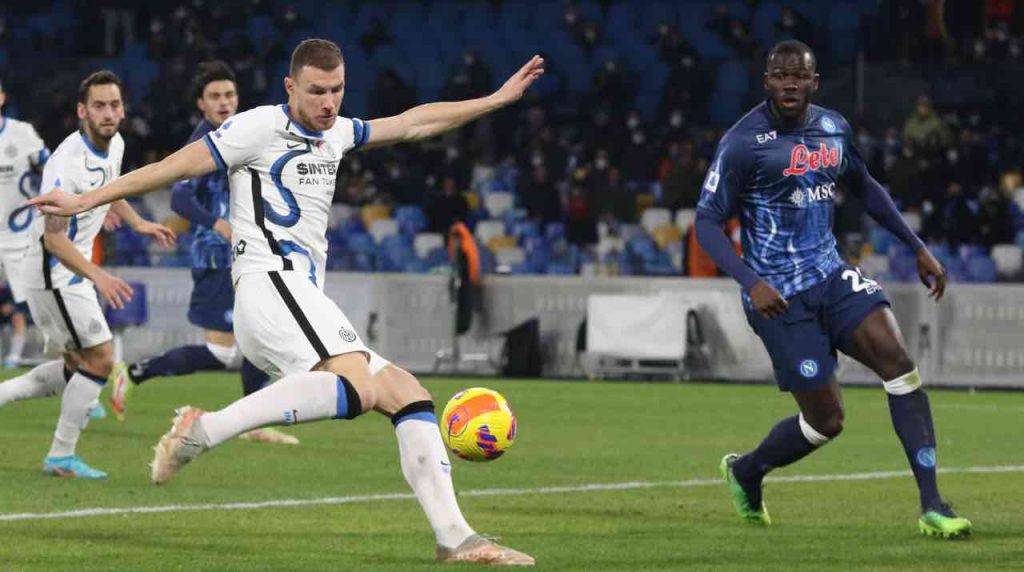 Dzeko dell'Inter e Koulibaly del Napoli in campo