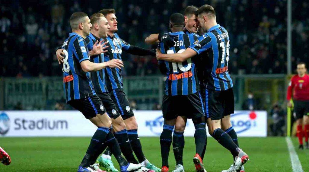 L'Atalanta festeggia in campo