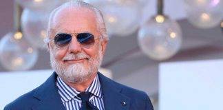 Il presidente del Napoli De Laurentiis sorride