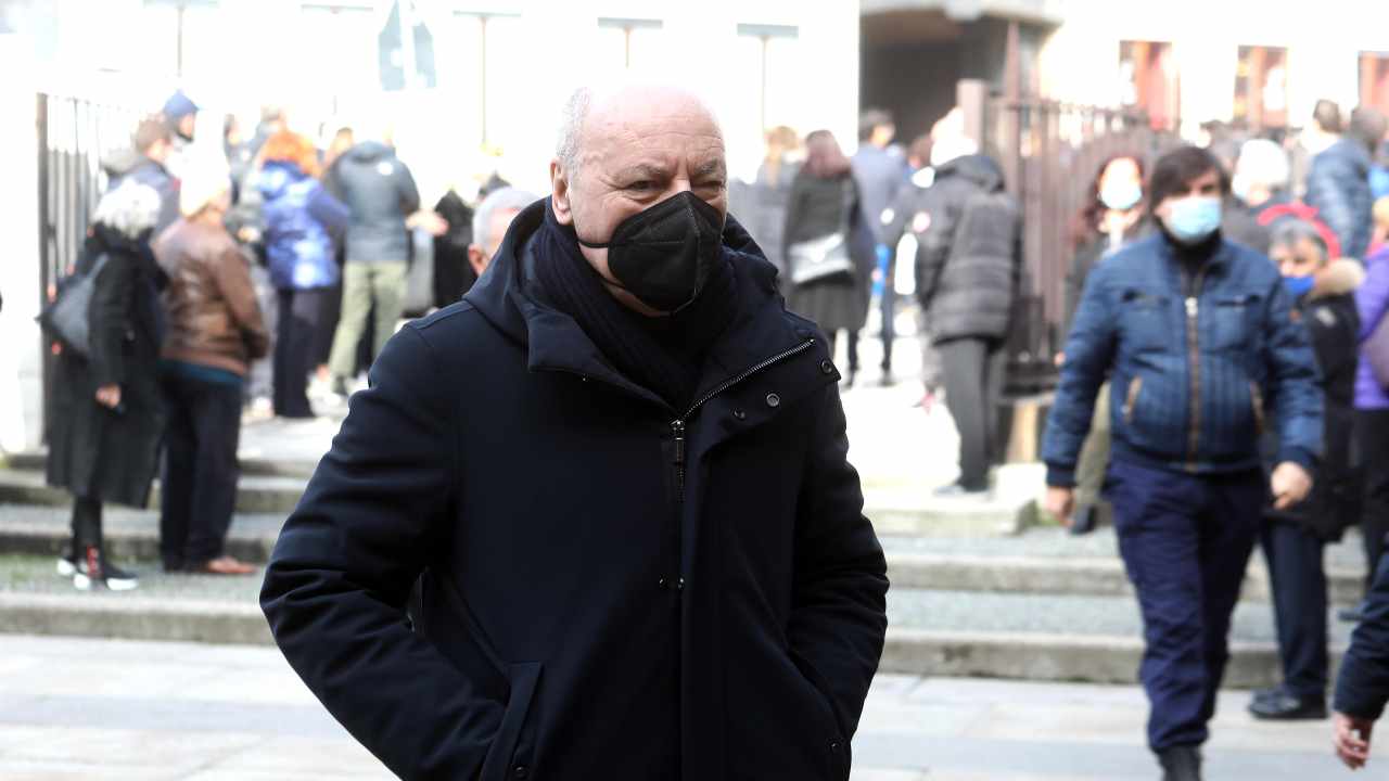 Marotta con la mascherina e le mani in tasca Inter