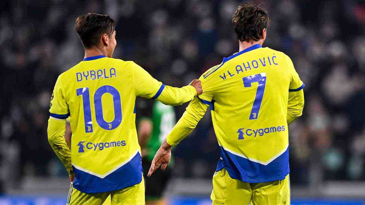 Dybala e Vlahovic della Juventus in campo