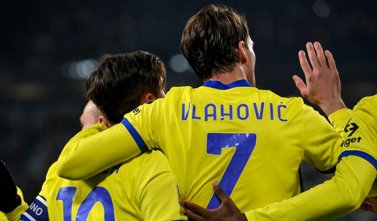 Vlahovic e Dybala di spalle