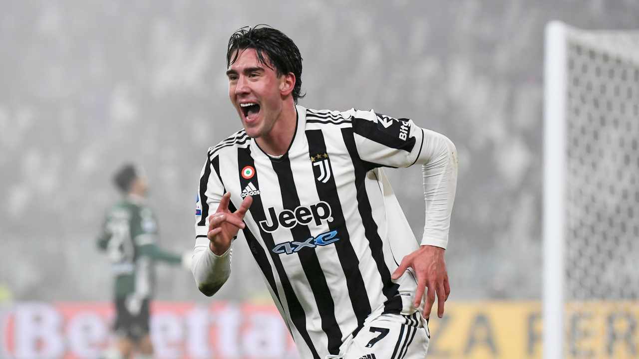 Vlahovic con la maglia della Juve