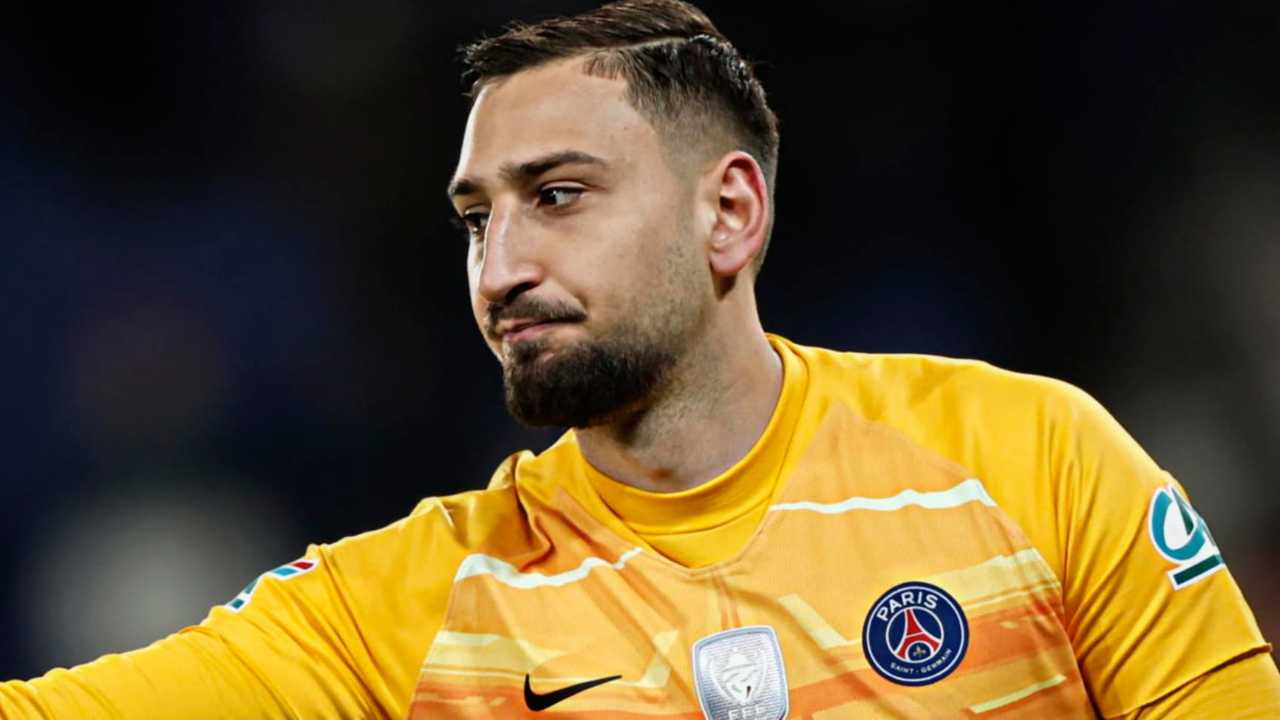 Donnarumma con l'espressione contrariata PSG