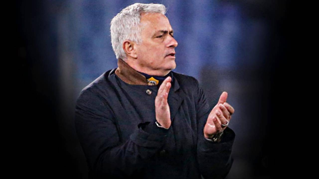 Mourinho applaude alla squadra