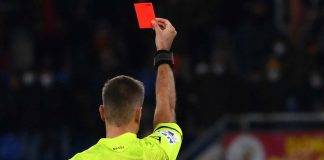 Serie A, l'arbitro sventola un cartellino rosso