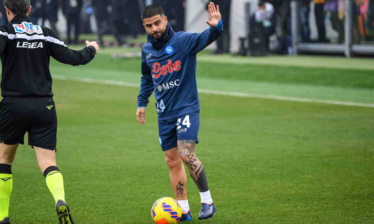 Napoli, Insigne saluta