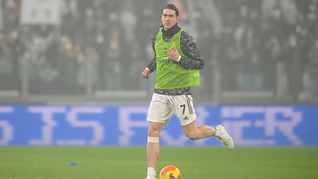 Vlahovic in campo per il riscaldamento