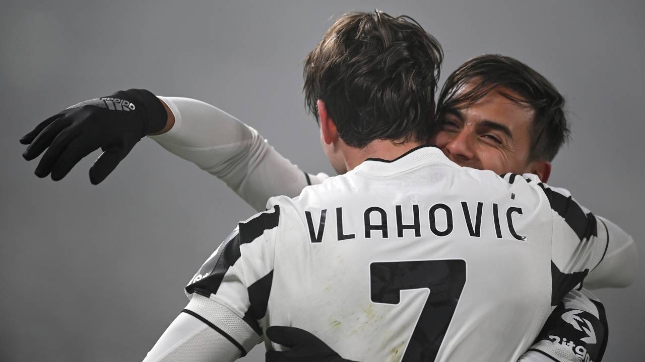 Vlahovic esulta con Dybala