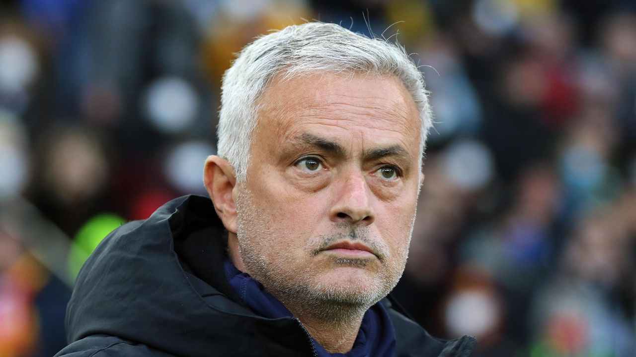 Mourinho osserva concentrato Roma