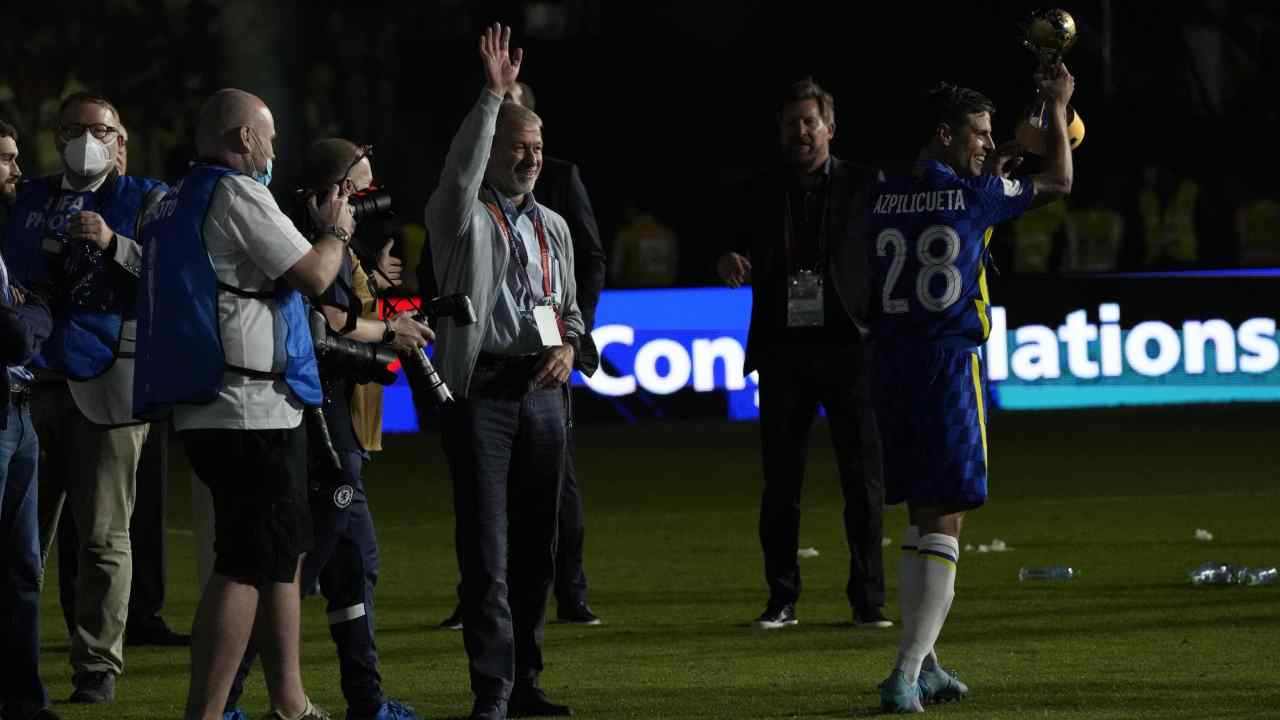 Abramovic esultante dopo la vittoria nel Mondiale per club