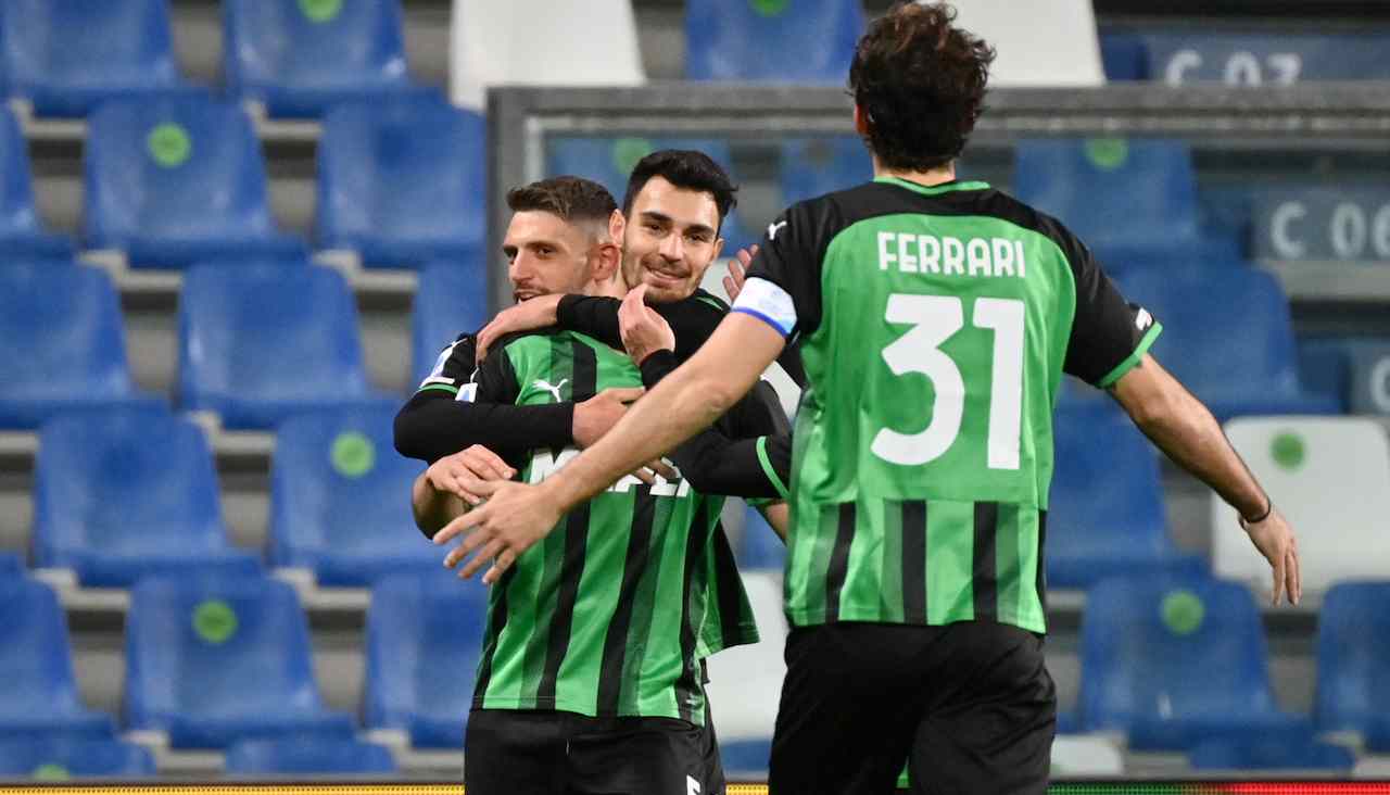 Ayhan festeggia il gol