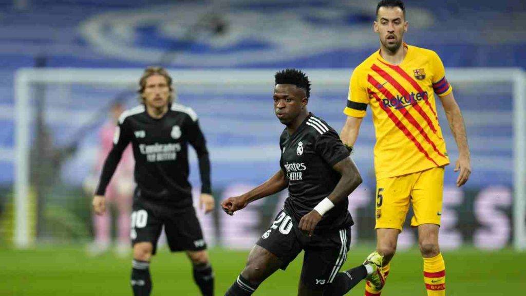 Vinicius, in azione durante Real Madrid-Barcellona