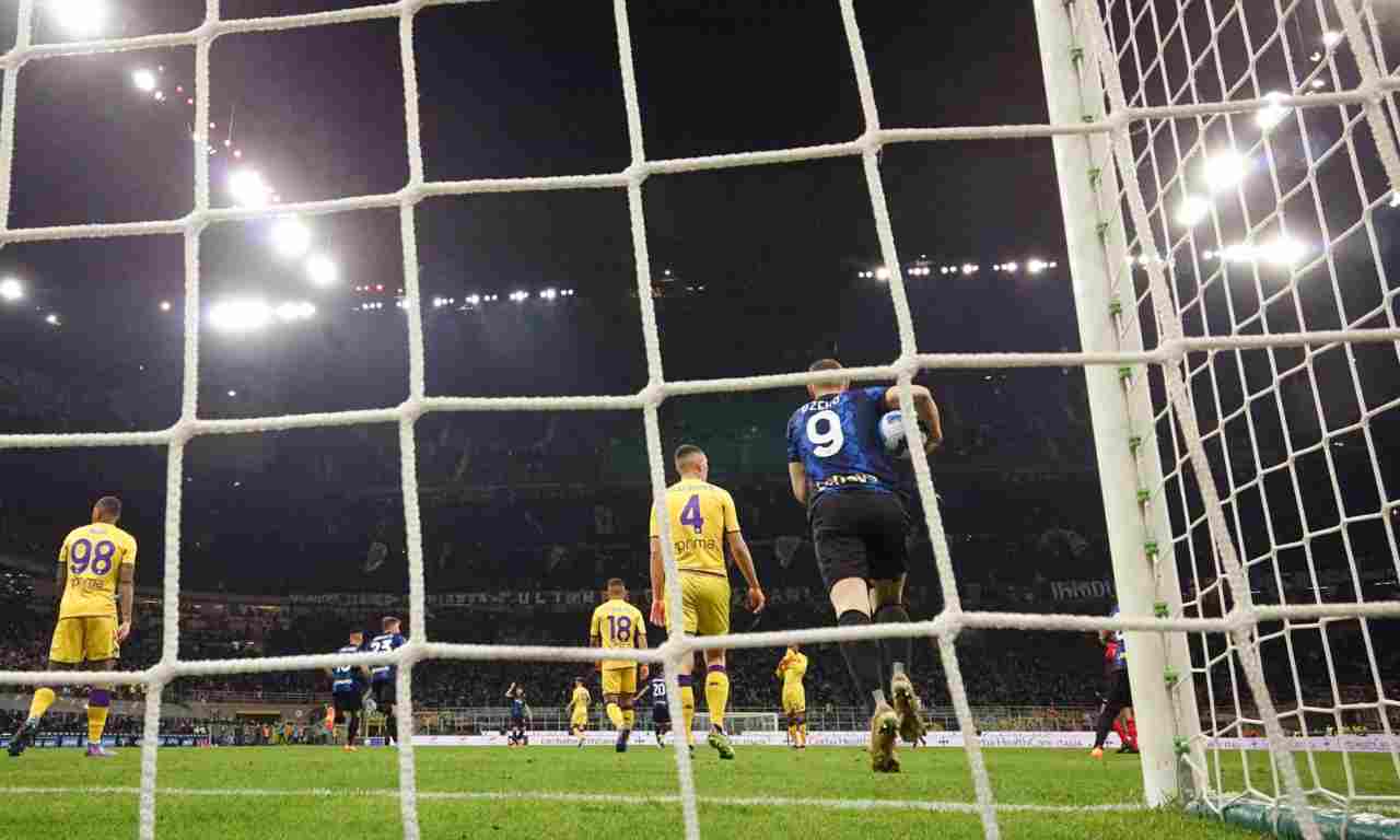 Dzeko prende il pallone