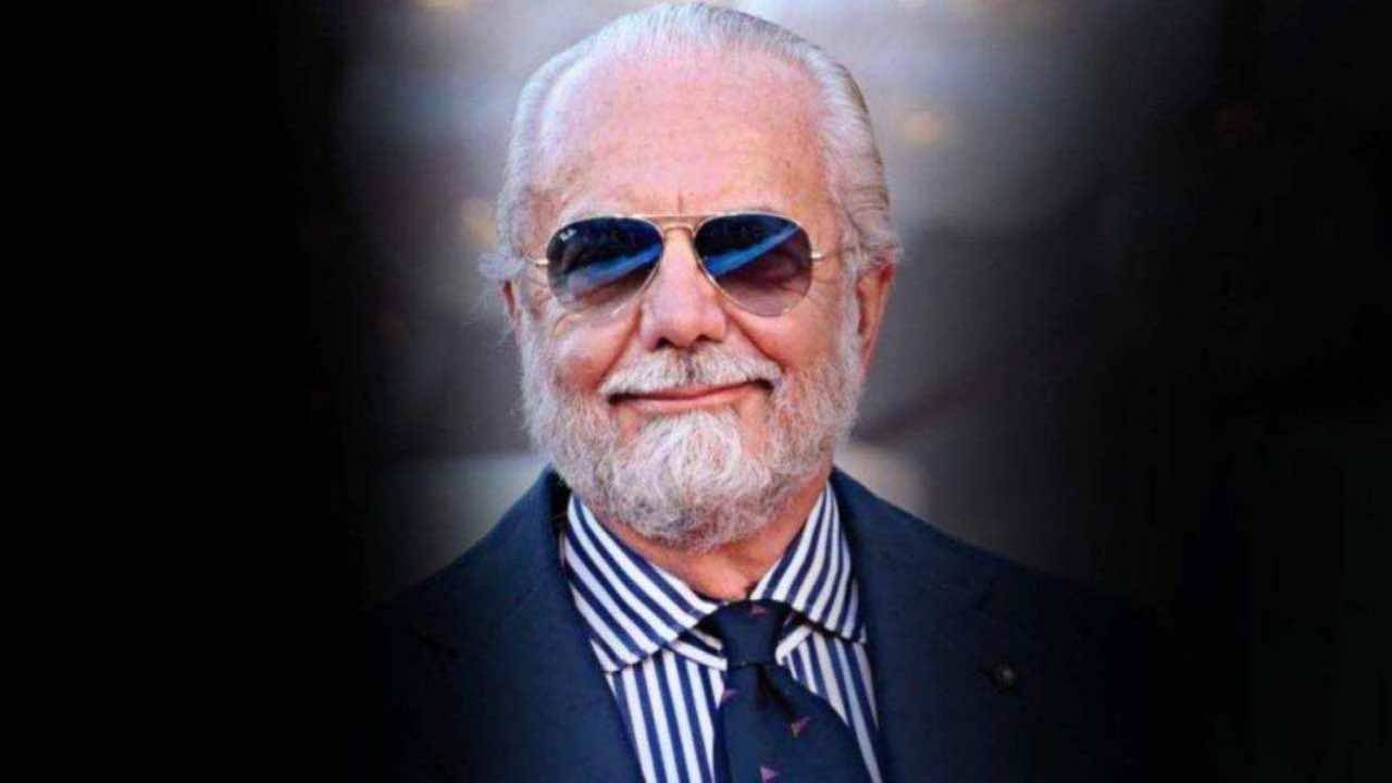 Napoli, De Laurentiis sorride