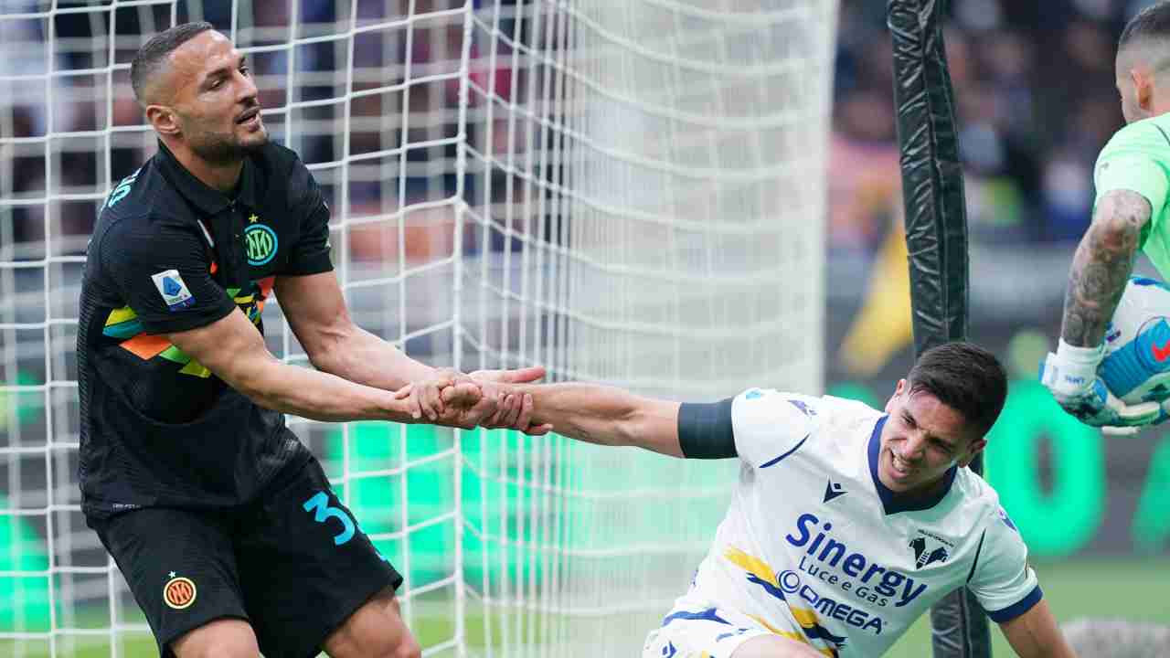 D'Ambrosio e Caprari durante Inter_Verona