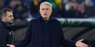 Roma, Mourinho allarga le braccia