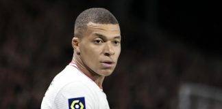 Mbappé osserva