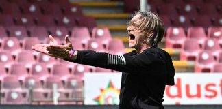 Salernitana, Nicola grida da bordo campo