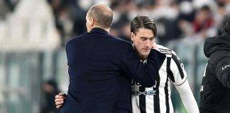 Juventus, Vlahovic e Allegri si abbracciano