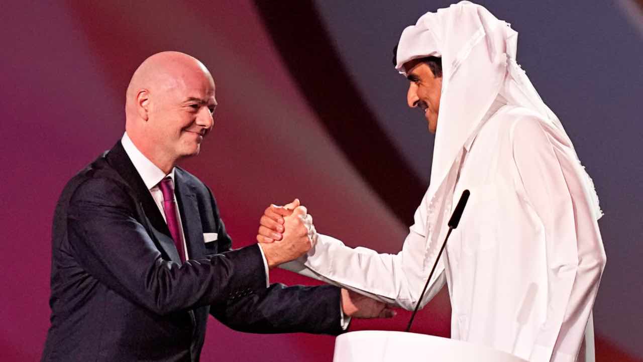 Infantino durante i sorteggi per i Mondiali di Qatar 2022