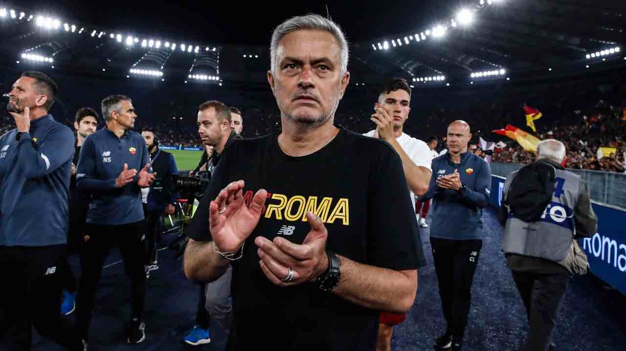 Roma, Mourinho applaude