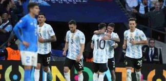 Italia-Argentina, Messi esulta con i compagni