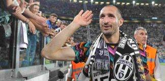 Chiellini saluta i tifosi della Juventus