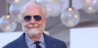 Napoli, De Laurentiis sorride