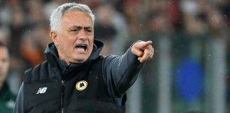 Roma, Mourinho punta il dito