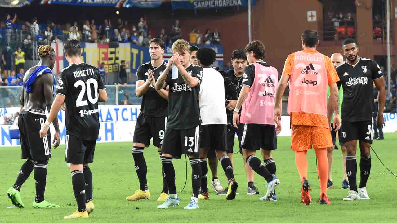 Juve, la squadra saluta i tifosi