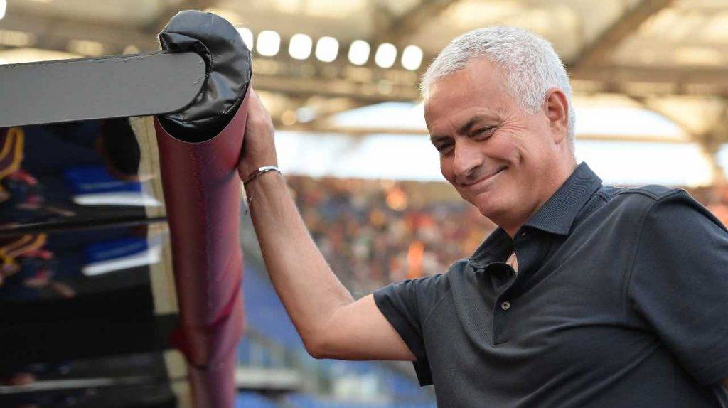 Roma, Mourinho sorride