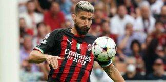 Giroud salta verso il pallone Milan