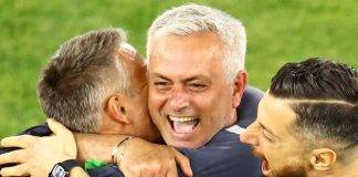 Roma, Mourinho esulta