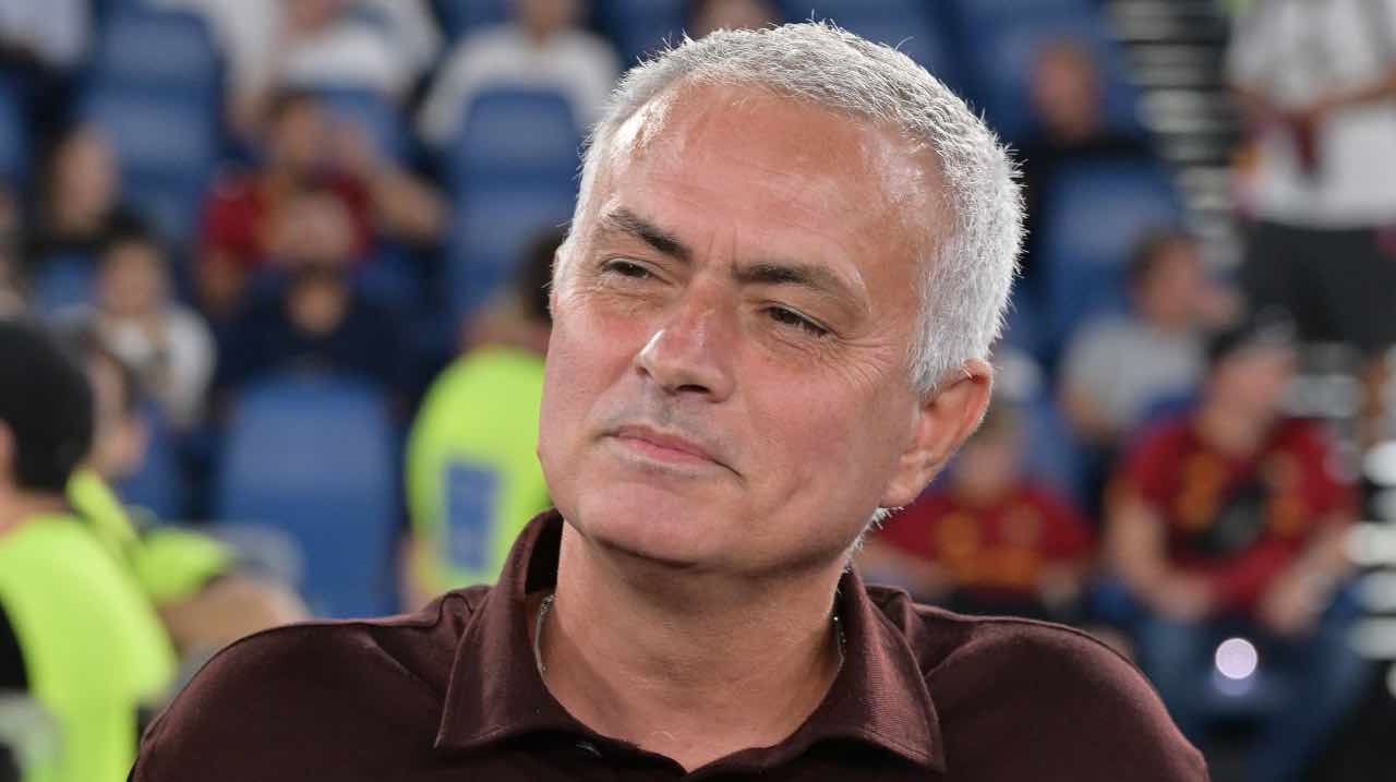 Roma, Mourinho sorride