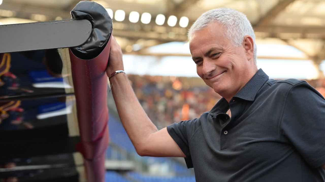 Roma, Mourinho sorride