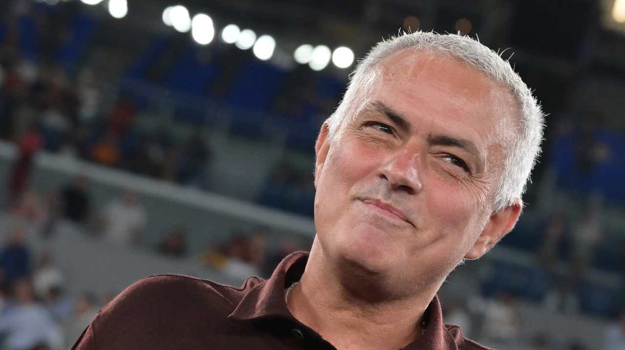 Roma, Mourinho sorride