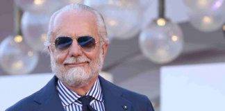 Napoli, De Laurentiis sorride