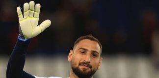 Donnarumma saluta i tifosi