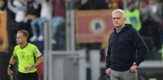 Mourinho pensieroso